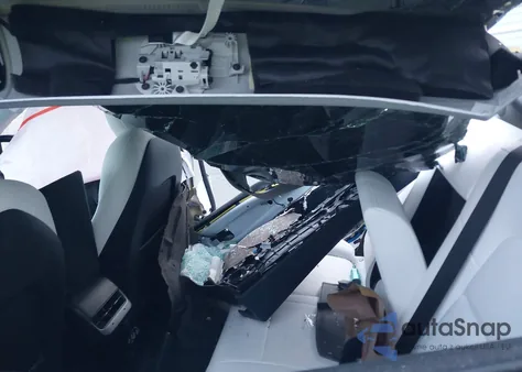 2022 Tesla Model Y Long Range Dual Motor All-Wheel Drive z USA, uszkodzony, nr VIN 7SAYGDEE5NF552504